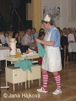 Obecní ples - ordinace uprostřed vesnice